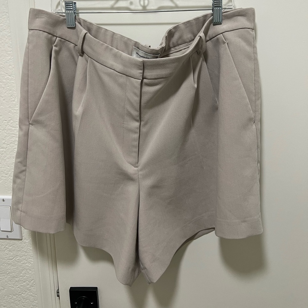Abercrombie Women's Tan Shorts high waisted size 18